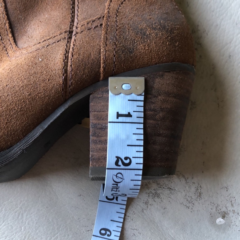 Guess boots. 🤎. Size 5.5 M - Picture 7 of 9